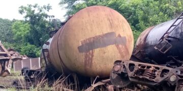 Tren de carga que transportaba miel se descarriló en Mayabeque el 1 de septiembre de 2025. Foto: Tomada del perfil de Facebook de Eduardo Rodríguez Dávila.