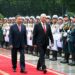 El presidente Cuba, Miguel Díaz-Canel, y el primer secretario del Partido Comunista de Vietnam, To Lam, durante el recibimiento oficial del mandatario cubano en Hanói, el 1 de septiembre de 2025. Foto: Tomada del perfil en X de la Presidencia Cubana.