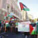 Cientos de personas participan en la manifestación de este jueves en Madrid para exigir a Israel el fin del genocidio en Gaza. Foto: Rodrigo Jiménez/EFE.