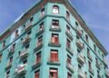 Edificio situado en en la intersección de las calles Industria y San Rafael, en Centro Habana, donde ocurrió un derrumbe parcial que dejó tres lesionados y obligó a evacuar a sus vecinos, el 16 de septiembre de 2025. Foto: Tomada del perfil de Facebook del Consejo de la Administración Municipal (CAM) de Centro Habana.