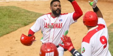 Los Leñadores de Las Tunas, vigentes campeones de Cuba, avanzaron a las semifinales de la 64 Serie Nacional de Béisbol. Foto: Calixto N. Llanes / JIT Deporte Cubano.