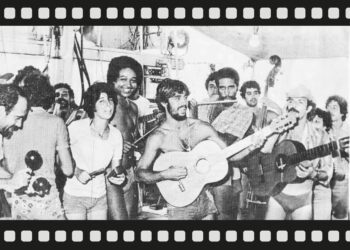 De izquierda a derecha, Jorge Arrans con maracas, Julio Cesar Varcárcel, Mayra Ibarra, José Luis Morales percusionista de Distensión, Pepe Ordás, Manolo Pérez, flautista de Distensión, Gastón Joya Sr., Rafael de la Torre, Olguita Rufins y Angel Quintero. Foto: Archivo del autor.