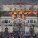 Fuego y humo se elevan desde el Palacio Singha Durbar, sede del gobierno y el parlamento, después de que manifestantes irrumpieran en las instalaciones durante violentas manifestaciones en Katmandú, Nepal, este 9 de septiembre. Foto: NARENDRA SHRESTHA/EFE/EPA
