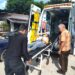 Traslado de una paciente afectada por una intoxicación alimentaria en un tren, que obligó a una parada de emergencia en Jicotea, Villa Clara, el 18 de septiembre de 2025. Foto: Henry Omar Pérez / ACN / Tomada del perfil de Facebook Soy Villa Clara.