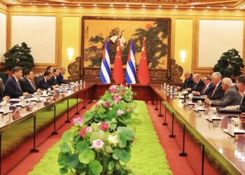 Encuentro entre delegaciones de Cuba y China, presididas por los mandatarios Miguel Díaz-Canel y Xi Jinping, en Pekín, el 4 de septiembre de 2025. Foto: @PresidenciaCuba / X.