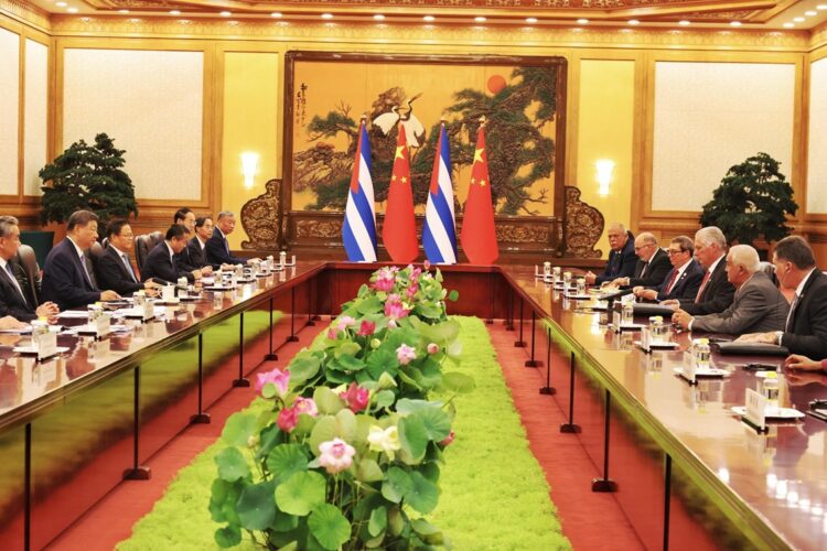 Encuentro entre delegaciones de Cuba y China, presididas por los mandatarios Miguel Díaz-Canel y Xi Jinping, en Pekín, el 4 de septiembre de 2025. Foto: @PresidenciaCuba / X.