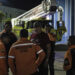 Integrantes de Protección Civil y Bomberos asisten a la iglesia Santa Bárbara, en Maracaibo, Venezuela, afectada por una serie de sismos desde la tarde del 24 de septiembre de 2025. Foto: Henry Chirinos / EFE.