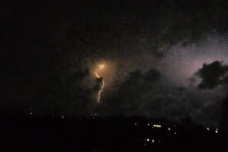Tormenta eléctrica en La Habana, en la noche del 16 de septiembre de 2025. Foto: Tomada del perfil de Facebook de Toranzo Pérez.