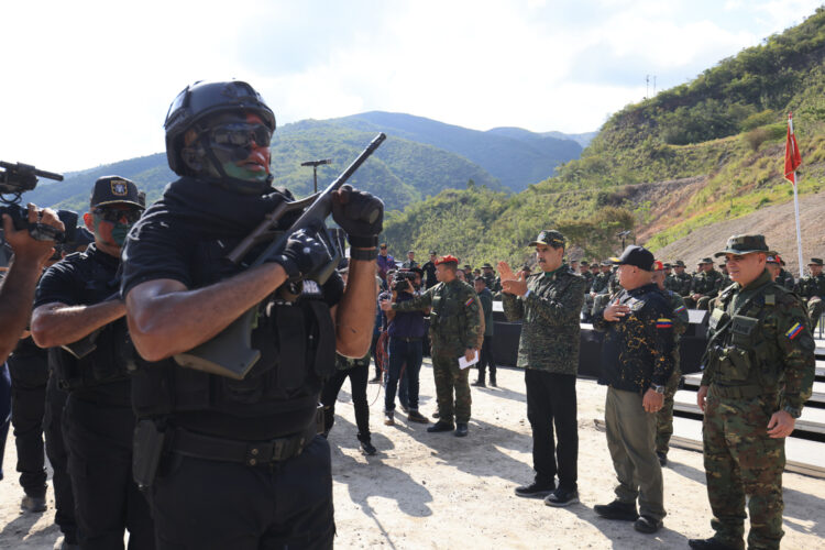 Nicolás Maduro en un acto con militares venezolanos la pasada semana, en Caracas. Foto:  Palacio de Miraflores /EFE.