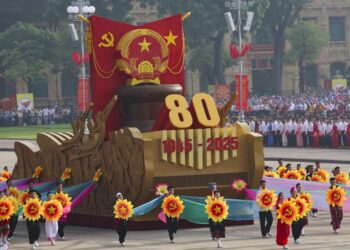Desfile que celebra el 80 aniversario de la independencia, el Día Nacional, en Hanoi, Vietnam, el 2 de septiembre de 2025. Foto: EFE/EPA/Athit Perawongmetha / POOL