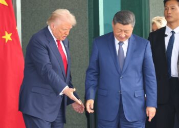 Trump y Xi hablaron cara a cara en Busan, Corea del Sur, logrando cierta distensión comercial.  Foto: EFE/EPA/YONHAP SOUTH KOREA OUT