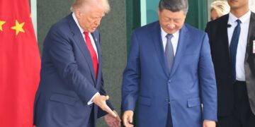 Trump y Xi hablaron cara a cara en Busan, Corea del Sur, logrando cierta distensión comercial.  Foto: EFE/EPA/YONHAP SOUTH KOREA OUT