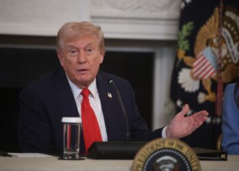 El presidente de EE.UU, Donald Trump, continúa militarizando al país. Foto: EFE/EPA/FRANCIS CHUNG / POOL