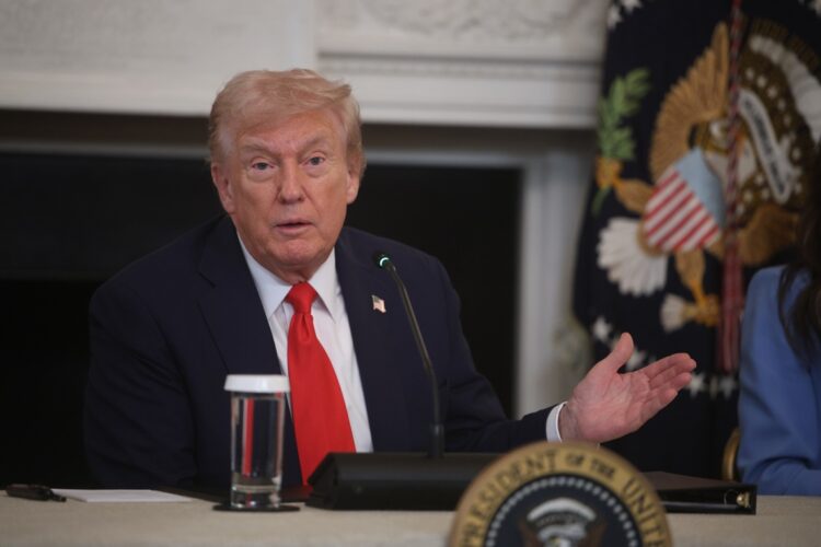 El presidente de EE.UU, Donald Trump, continúa militarizando al país. Foto: EFE/EPA/FRANCIS CHUNG / POOL