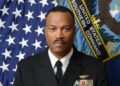 El almirante estadounidense Alvin Holsey, jefe del Comando Sur, a cargo de las operaciones militares en el Caribe cerca de Venezuela, planea retirarse a finales de este año, informó este jueves el secretario de Guerra, Pete Hegseth. EFE/William J. Seifert/Comando Sur.