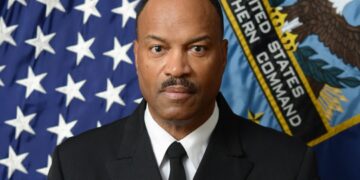 El almirante estadounidense Alvin Holsey, jefe del Comando Sur, a cargo de las operaciones militares en el Caribe cerca de Venezuela, planea retirarse a finales de este año, informó este jueves el secretario de Guerra, Pete Hegseth. EFE/William J. Seifert/Comando Sur.