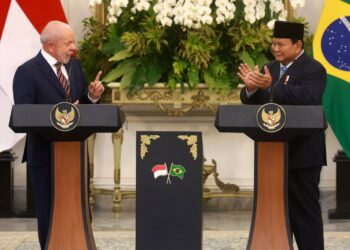 Lula da Silva y Prabowo Subianto en una conferencia de prensa. Foto: ADI WEDA/EFE/EPA.