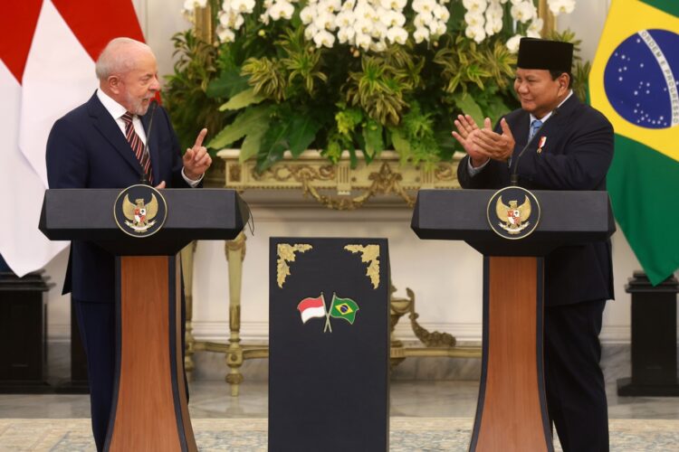 Lula da Silva y Prabowo Subianto en una conferencia de prensa. Foto: ADI WEDA/EFE/EPA.