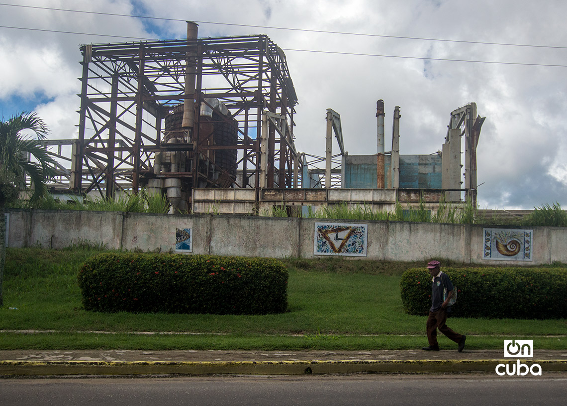 Antigua fábrica la Cerámica en San José de las Lajas. Foto: Otmaro Rodríguez.