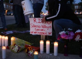 Vigilia por Silverio Villegas, muerto a balazos por un agente de ICE en Chicago el 12 de septiembre. Foto: EFE/EPA/ABLE URIBE.