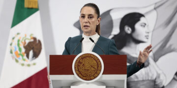 Sheinbaum expresó su desacuerdo por la exclusión de Cuba, Nicaragua y Venezuela de la próxima Cumbre de las Américas que se celebrará en diciembre en República Dominicana a la que dijo, no asistirá, por atender asuntos en su país. EFE/José Méndez.