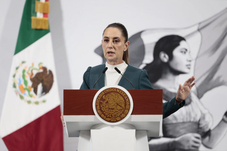 Sheinbaum expresó su desacuerdo por la exclusión de Cuba, Nicaragua y Venezuela de la próxima Cumbre de las Américas que se celebrará en diciembre en República Dominicana a la que dijo, no asistirá, por atender asuntos en su país. EFE/José Méndez.