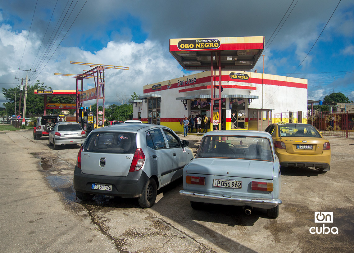 Servicentro en la Carretera Central, en San José de las Lajas. Foto: Otmaro Rodríguez.