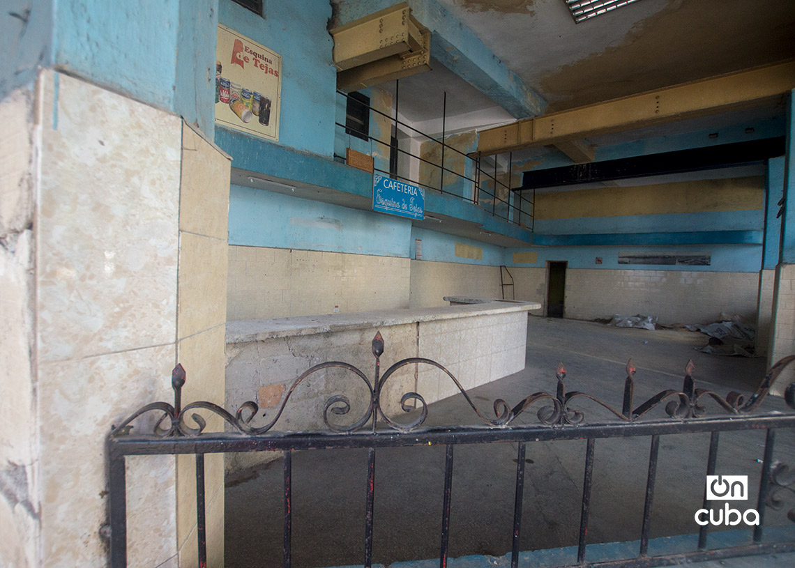Estado actual de la otrora popular cafetería de la Esquina de Tejas, en La Habana. Foto: Otmaro Rodríguez.