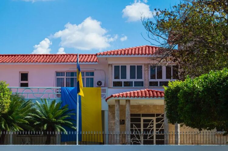 Fachada de la embajada de Ucrania en La Habana. Foto: portal dominicano El Caribe.