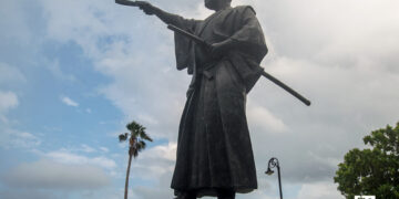 Monumento en La Habana a Hasekura Tsunenaga, primer samurái en visitar Cuba. Foto: Otmaro Rodríguez.