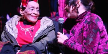 Omara Portuondo e Idania Valdés durante el concierto homenaje a la diva del Buena Vista Social Club en Santiago de Chile. Foto: Cortesía de Idania Valdés.