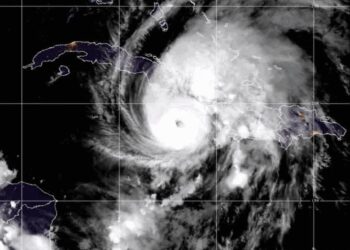 El poderoso huracán Melissa en las cercanías de Cuba a fines de octubre de 2025, en una imagen de satélite. Foto: Centro Nacional de Huracanes de EE.UU. / Archivo.