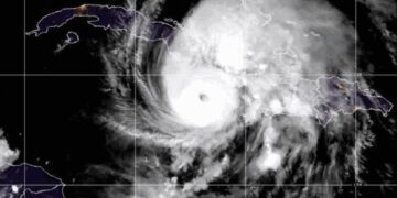 El poderoso huracán Melissa en las cercanías de Cuba a fines de octubre de 2025, en una imagen de satélite. Foto: Centro Nacional de Huracanes de EE.UU. / Archivo.