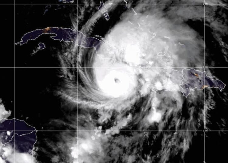 El poderoso huracán Melissa en las cercanías de Cuba a fines de octubre de 2025, en una imagen de satélite. Foto: Centro Nacional de Huracanes de EE.UU. / Archivo.