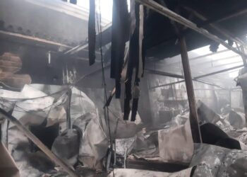 Daños causados por un incendio en la Empresa Pesquera Industrial “La Coloma”, de Pinar del Río, la mayor exportadora de langosta de Cuba. Foto: Tomada de Radio Guamá.