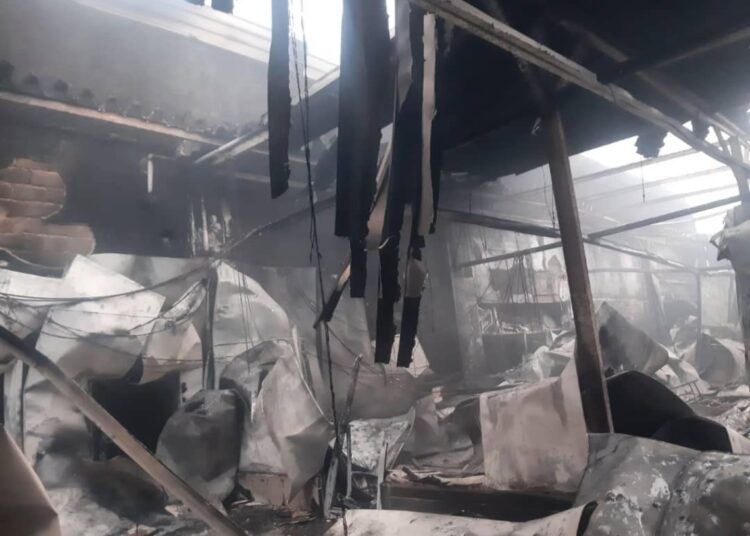 Daños causados por un incendio en la Empresa Pesquera Industrial “La Coloma”, de Pinar del Río, la mayor exportadora de langosta de Cuba. Foto: Tomada de Radio Guamá.