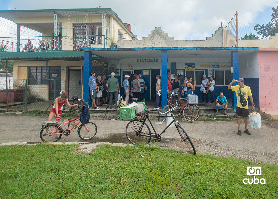Mercado en San José de las Lajas, Mayabeque. Foto: Otmaro Rodríguez.