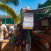 Personas y precios en el mercado agropecuario de Tulipán, en La Habana. Foto: Otmaro Rodríguez.