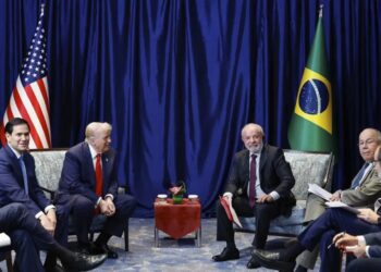 Los presidentes Lula da Silva y Donald Trump al inicio de la reunión, en Kuala Lumpur, Malasia, el 26 de octubre de 2025. Foto: Ricardo Stuckert / Presidencia de Brasil / EFE.
