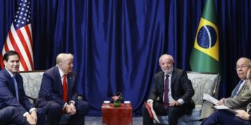 Los presidentes Lula da Silva y Donald Trump al inicio de la reunión, en Kuala Lumpur, Malasia, el 26 de octubre de 2025. Foto: Ricardo Stuckert / Presidencia de Brasil / EFE.