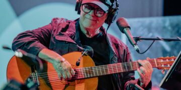 Silvio Rodríguez durante uno de sus conciertos en Buenos Aires, Argentina, como parte de su gira por Latinoamérica. Foto: Kaloian.