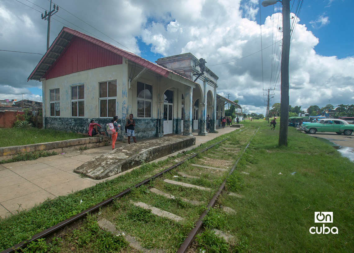 Antigua estación de ferrocarril en San José de las Lajas, Mayabeque. Foto: Otmaro Rodríguez.