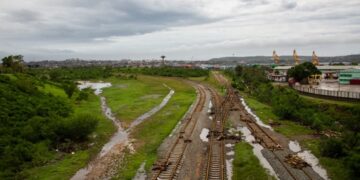 Vías ferroviarias dañadas por el paso de Melissa en el oriente cubano. Foto:   Facebook/Eduardo Rodríguez Dávila.