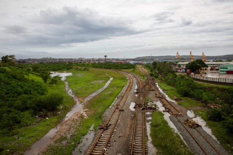 Vías ferroviarias dañadas por el paso de Melissa en el oriente cubano. Foto:   Facebook/Eduardo Rodríguez Dávila.