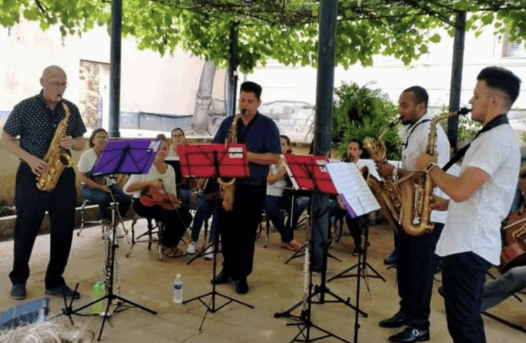 Z-Saxos FB
