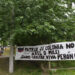 Un cartel durante un acto por el Día de la Lealtad Peronista en Buenos Aires, Argentina, reafirma el rechazo a la sujeción del gobierno de Javier Milei a Estados Unidos. Foto: Enrique Garcia Medina / EFE.