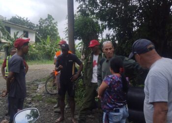 Búsqueda de desaparecidos en Sagua de Tánamo, Holguín. Foto: Tomada del perfil de Facebook de la emisora Radio Ecos de Sagua.