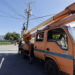 AME8287. LA HABANA (CUBA), 10/09/2025.- Empleados de la empresa Eléctrica Nacional (UNE) trabajan en la reparación del sistema eléctrico este miércoles, en La Habana (Cuba). La crisis energética en Cuba, agravada desde mediados del año pasado, provocó la quinta caída del sistema eléctrico nacional (SEN) en al menos dos años, con la consecuente paralización de la vida en la isla caribeña. EFE/ Ernesto Mastrascusa