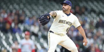 Néstor Cortés Jr. consiguió su primera victoria con los Cerveceros de Milwaukee. Foto: MLB