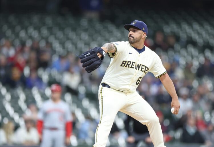 Néstor Cortés Jr. consiguió su primera victoria con los Cerveceros de Milwaukee. Foto: MLB